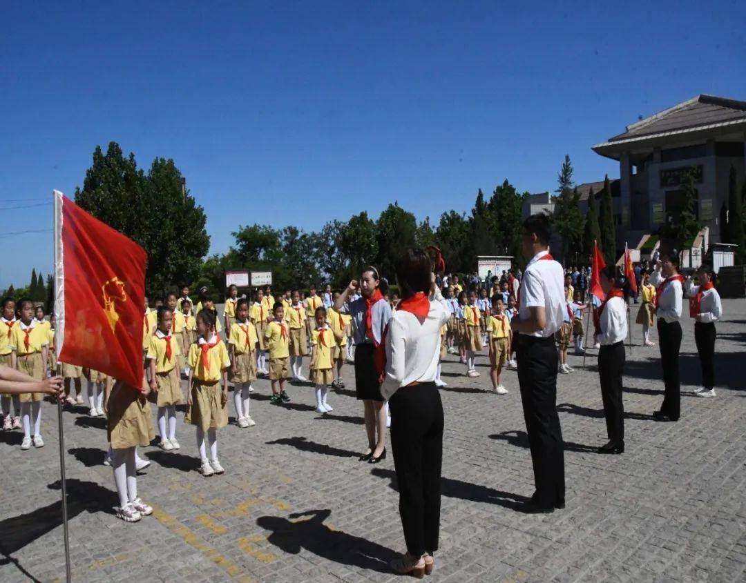 高新区文教与卫生事业中心教育科牟晓科长为新队员们送上了祝福,她