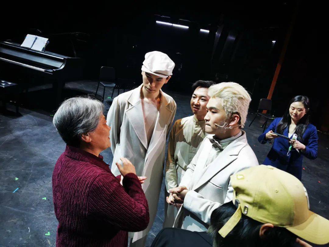 此次合肥站的演出《辅德里》中的两位演员也来到了
