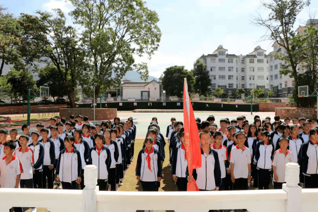 童心向党筑梦启航挖色中学开展六一活动