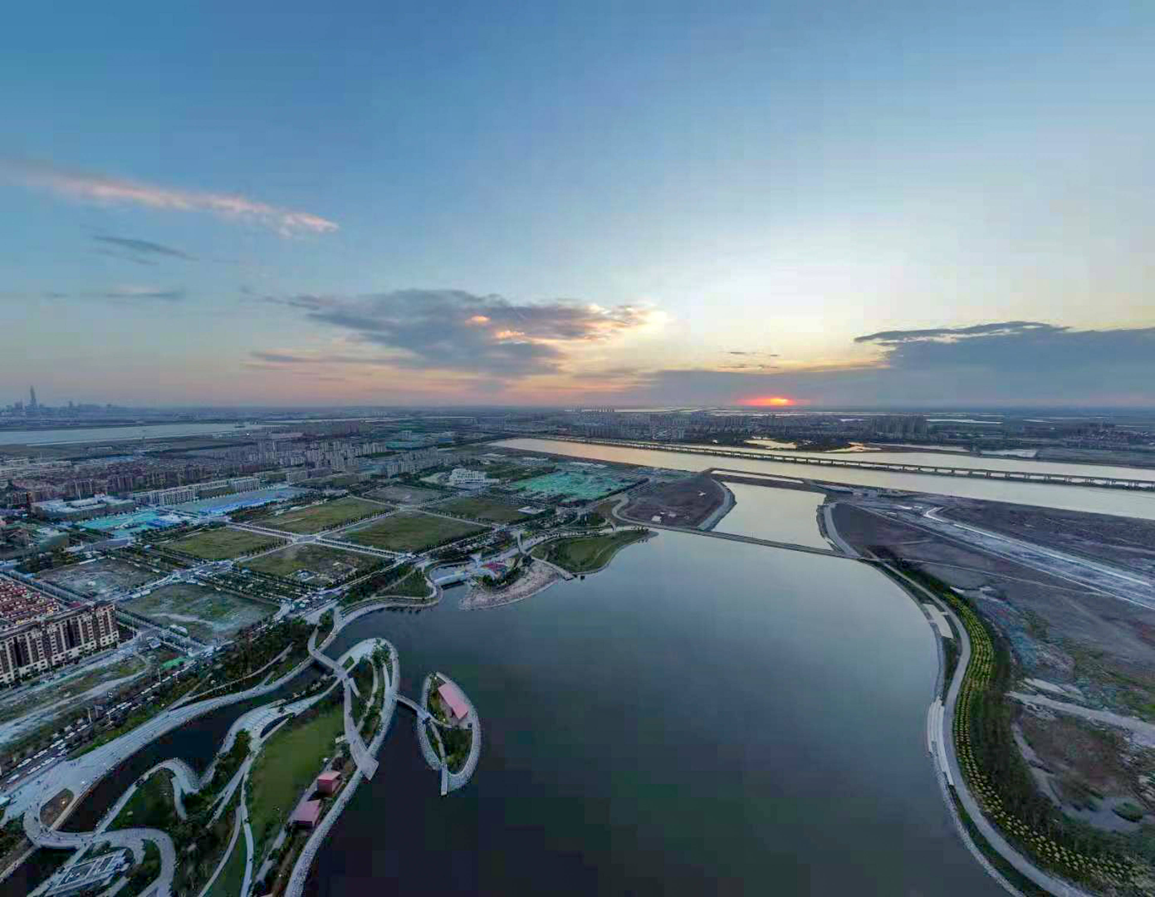中新天津生态城南湾公园(6月5日摄,无人机照片).