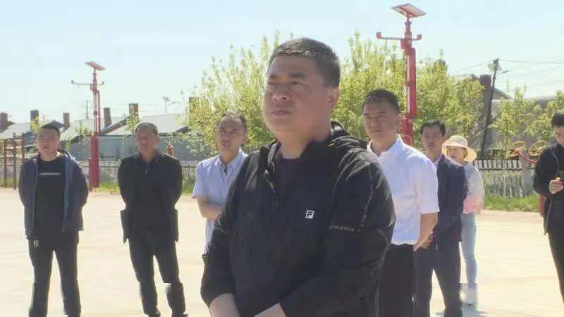 副县长杨士锋带领考察团赴海伦市,绥棱县考察学习人居