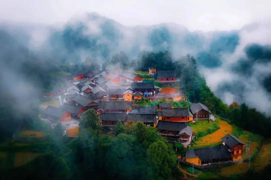 矮寨·十八洞·德夯大峡谷景区,位于湘西世界地质公园核心区,由被誉