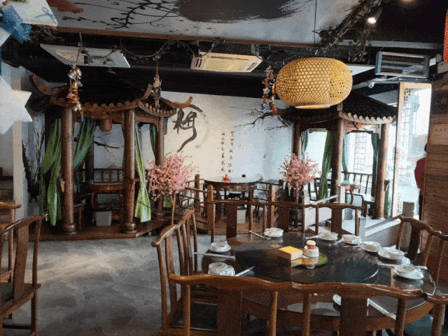 满是江南水乡的风格 走进店内,仿佛来到另一个时空 处处装饰着中国风