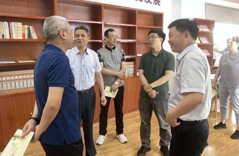 苏州市吴江区人大副主任张志成一行考察京泰路街道人大代表之家规范化