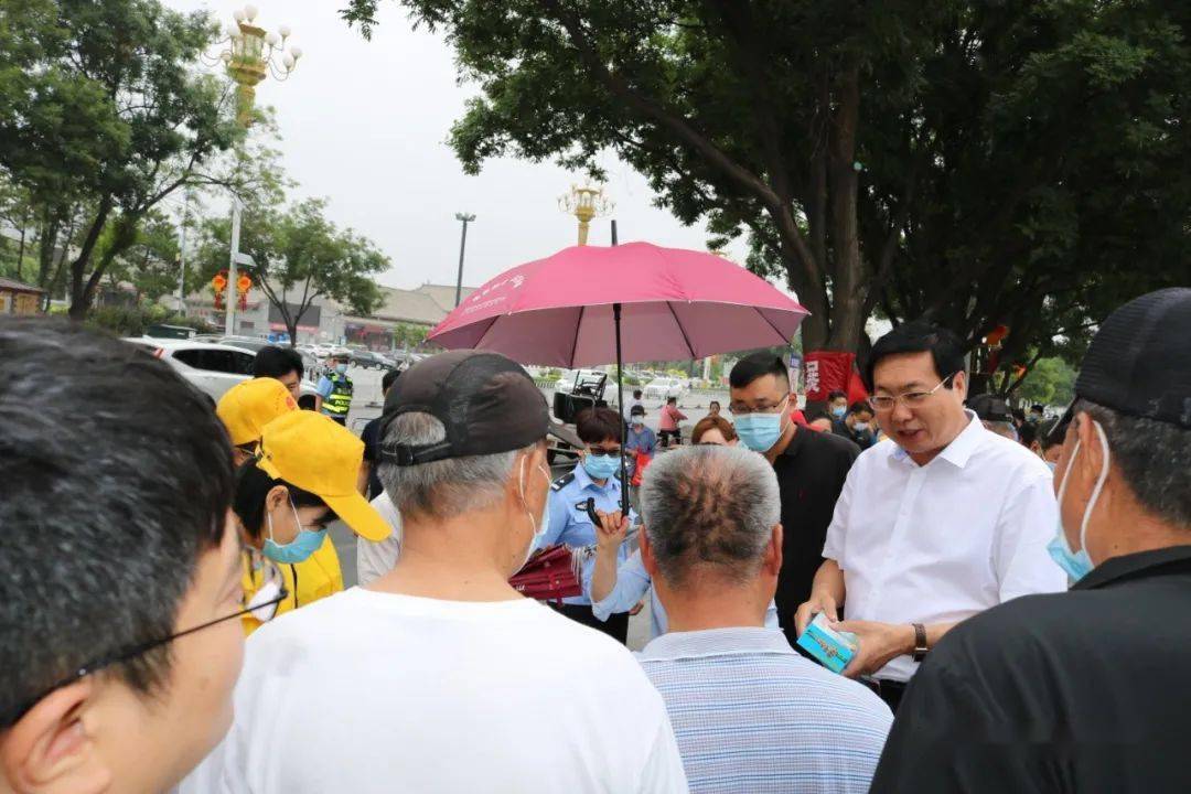 定州市组织开展 "安全生产月"咨询日宣传活动