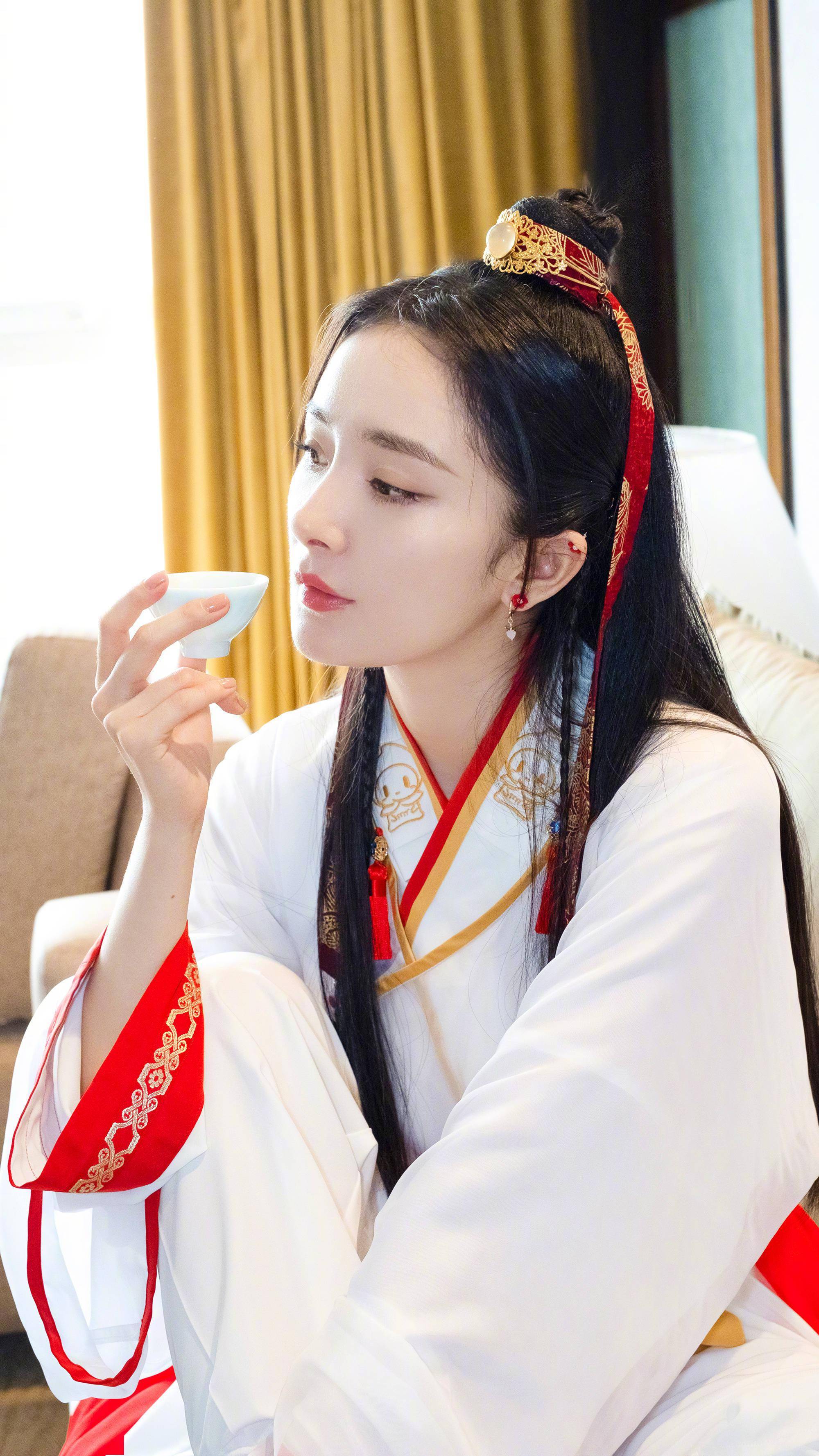 杨幂古装扮相又娇又俏 古灵精怪超可爱