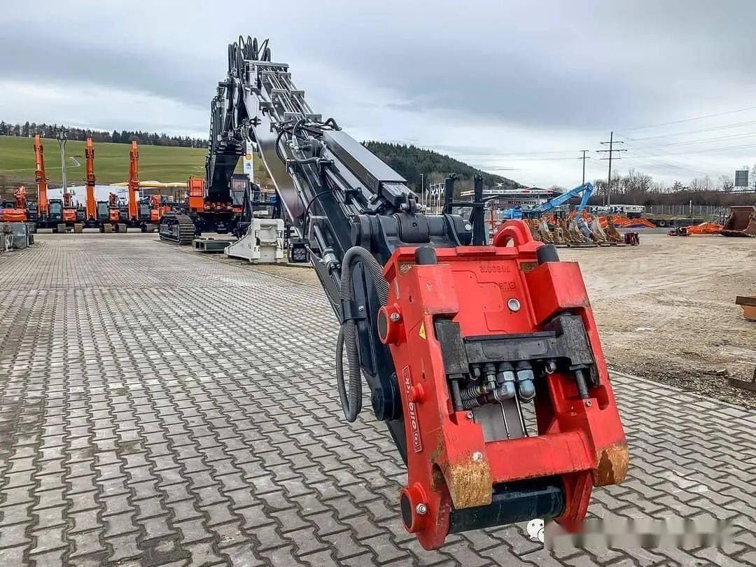鬼斧神工,模型再现德国最大的拆楼机——hitachi kmc 1600 s