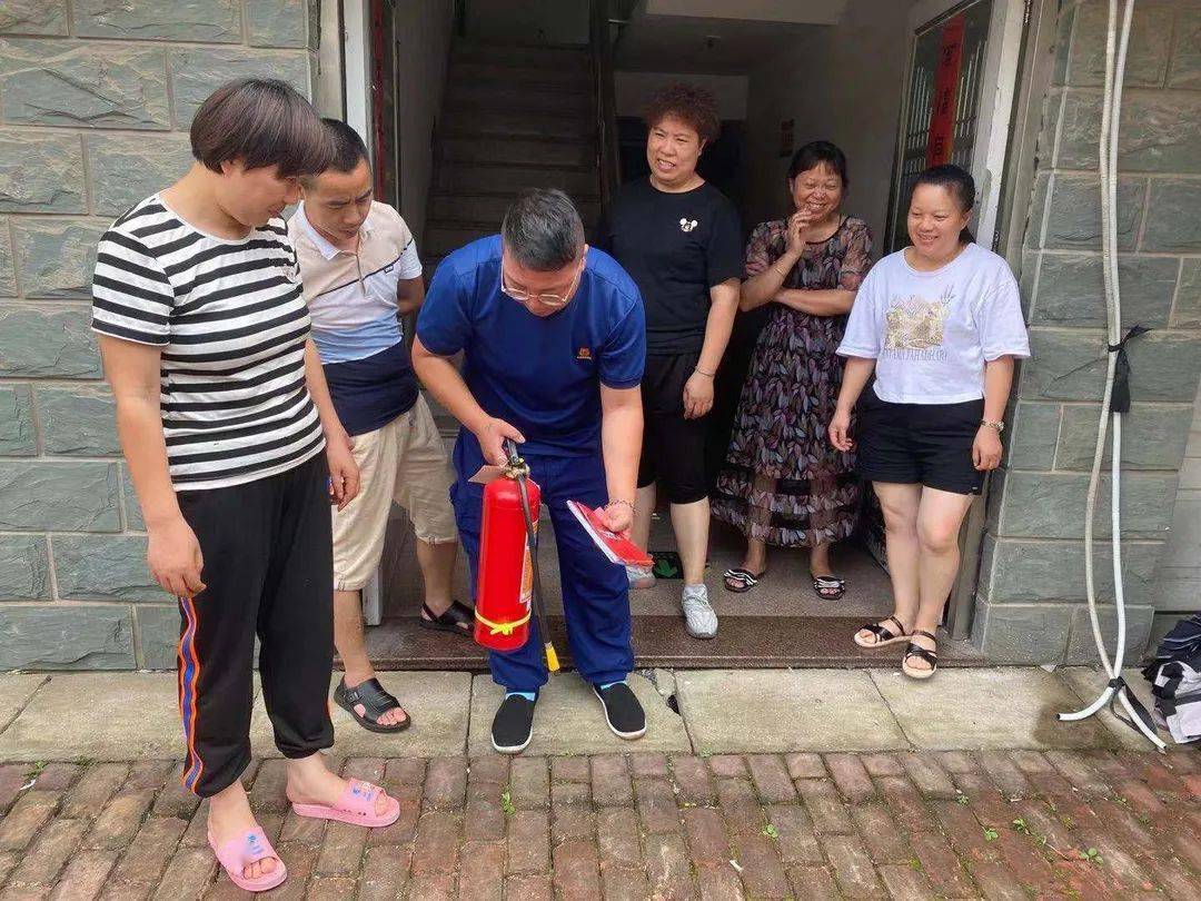 椒江区开展消防安全"进社入户,进村入户"主题宣传暨住宅小区(村居)