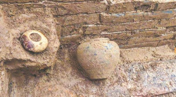 唐代墓葬中的瓷水盂和陶罐