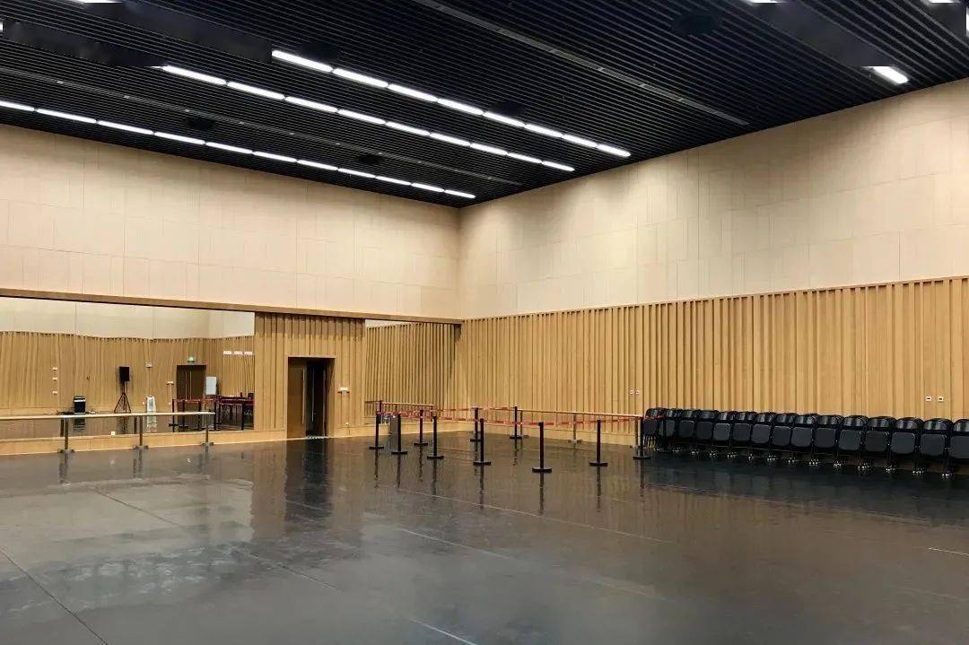 上课地点: 北京天桥艺术中心舞蹈排练厅/戏剧排练厅