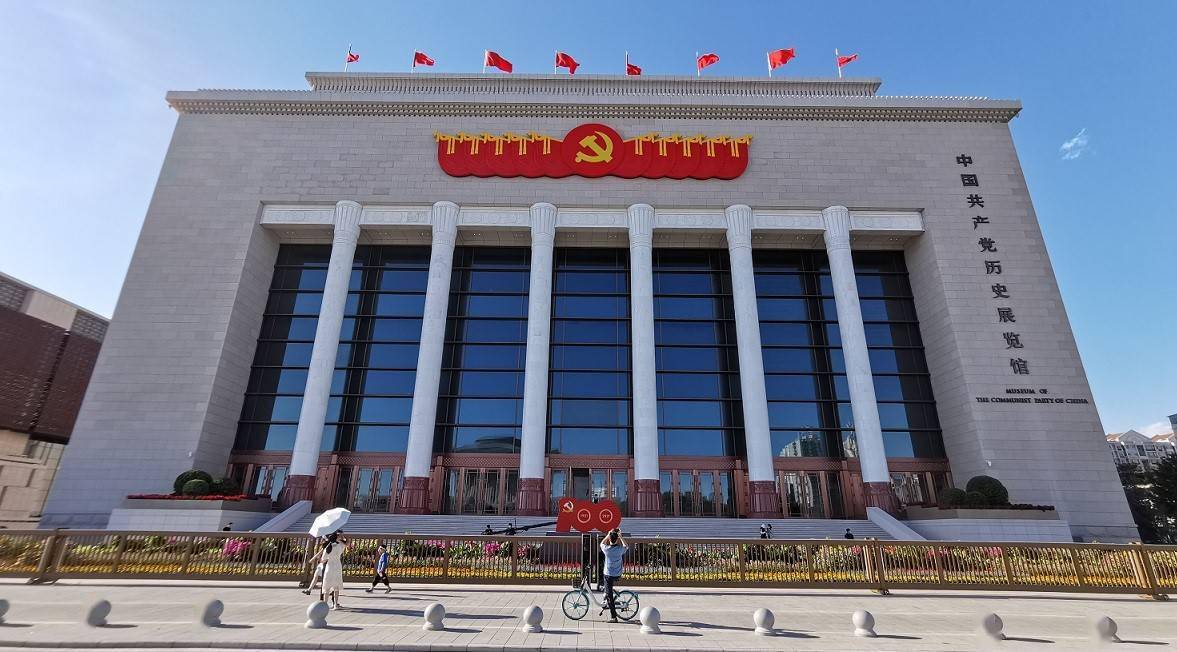 也是无数人紧跟党,抛头颅洒热血的一种象征