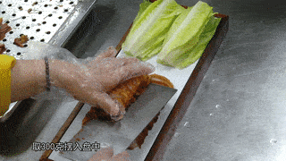 今天小微就给大家带来 这道淄博市馥茂斋酒店的 热卖硬菜——博山烤肉