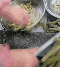糗gif:女神腿咚一字马,你体验过吗?_妹子