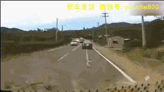 因未系安全带,一车内多人被甩离座位!