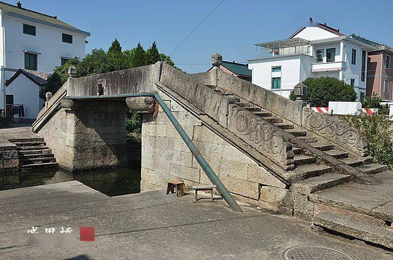 该村曾为明代戚家军戚继光屯兵之地,历史悠久,人文资源较丰富,该桥名