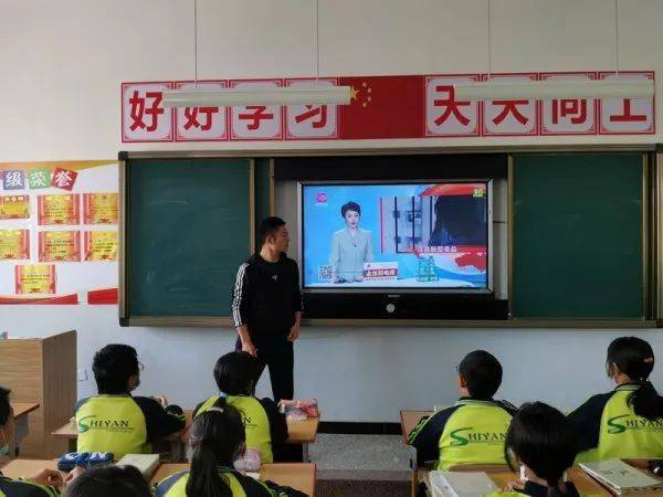 点燃灿烂的青春让生命远离毒品嘉峪关市实验中学开展626世界禁毒日