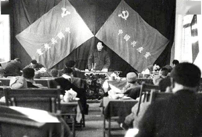 1948年中央政治局九月会议之后,人民解放军发起了伟大的战略决战.