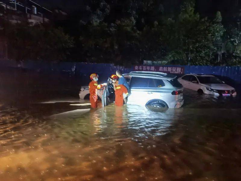 【抢险救援】暴雨洪涝中 丘北消防在行动