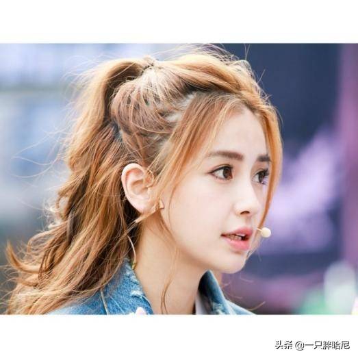 这款发型也算是韩流的时尚风格的共鸣吧,是女神允儿带火的一款发型.