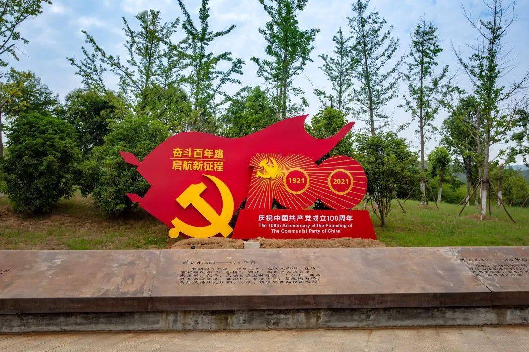 形式多样的红色景观,已然成为"  新晋网红"打卡地.