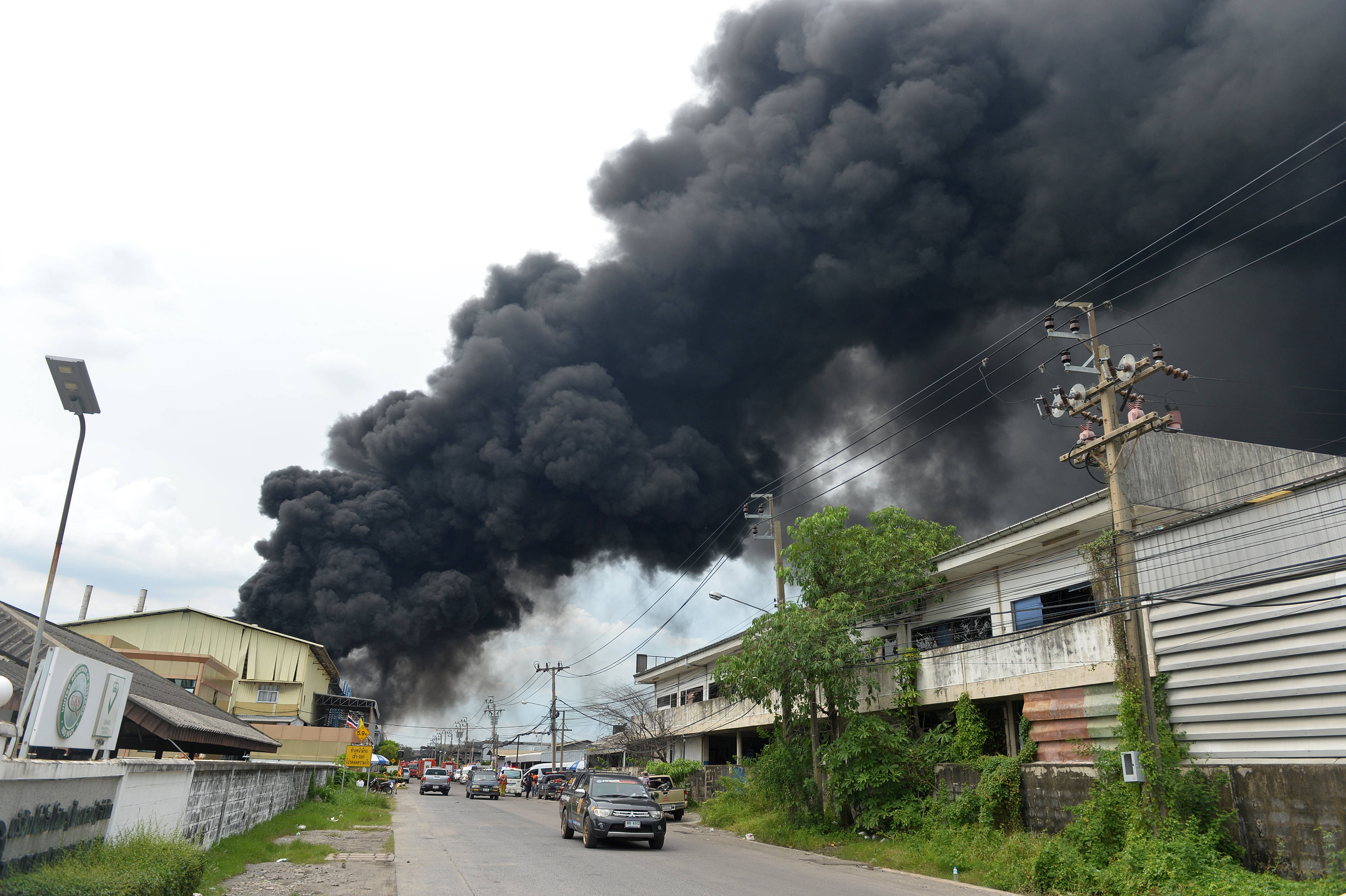 泰国一化学品工厂爆炸至少20人受伤