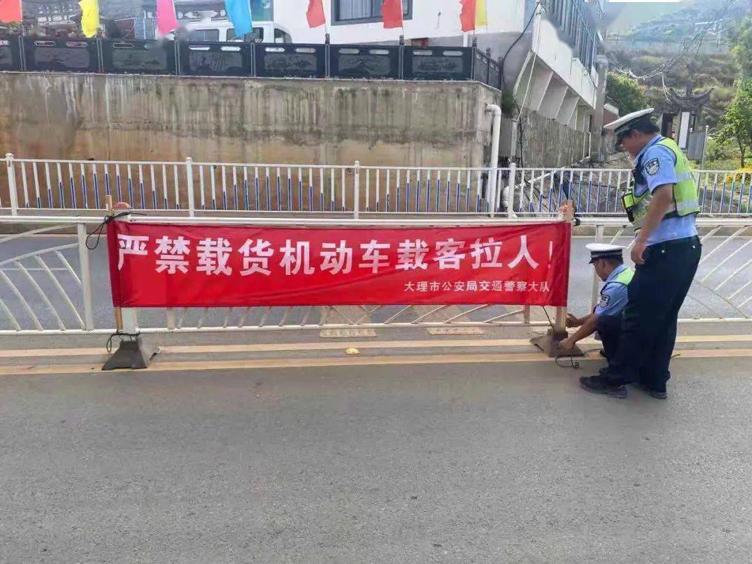 制作温馨车贴提安全