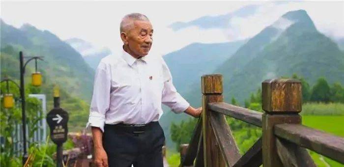 "七一勋章"获得者黄大发:水过不去,拿命来铺!