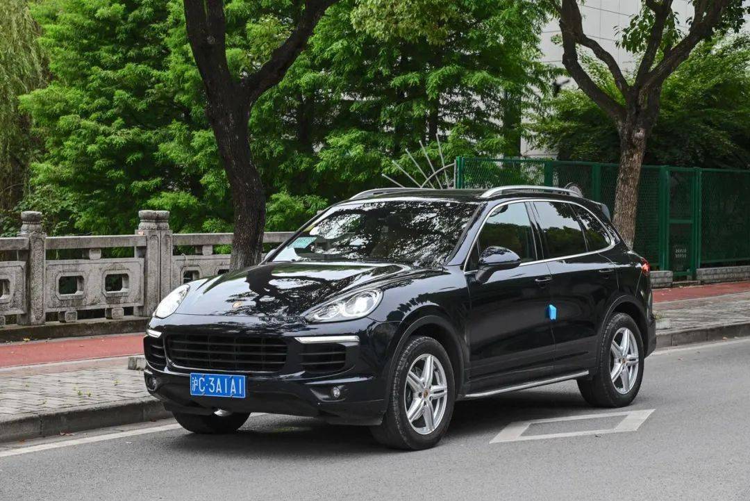 今天试一台百万级豪华suv,保时捷卡宴.