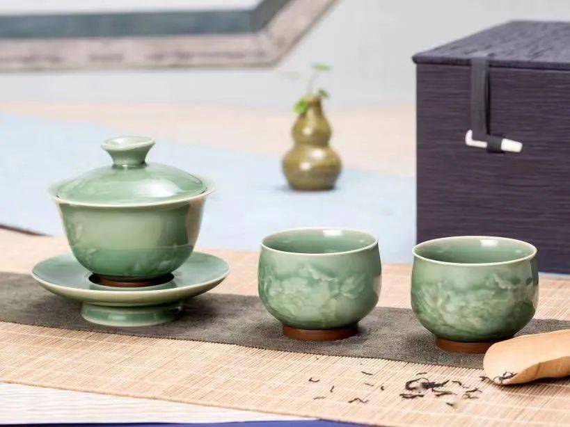 龙泉青瓷手工牡丹盖碗茶具套装