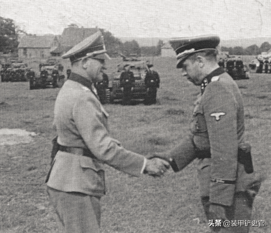 1942年2月"警卫旗队"编制内新增加了一个装甲营,图为迪特里希与