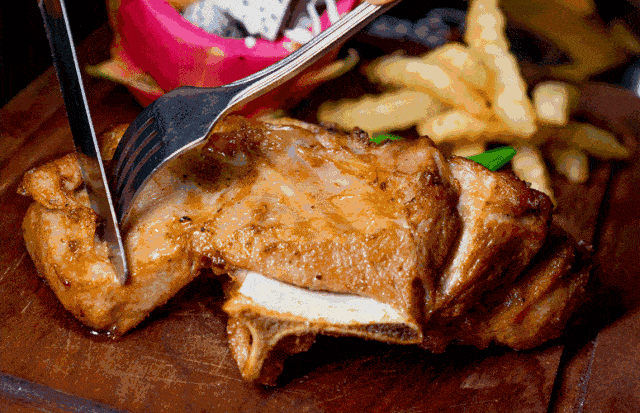 48元起吃果木烤牛排,店内装修颜值超高,一眼看去满满的高级感