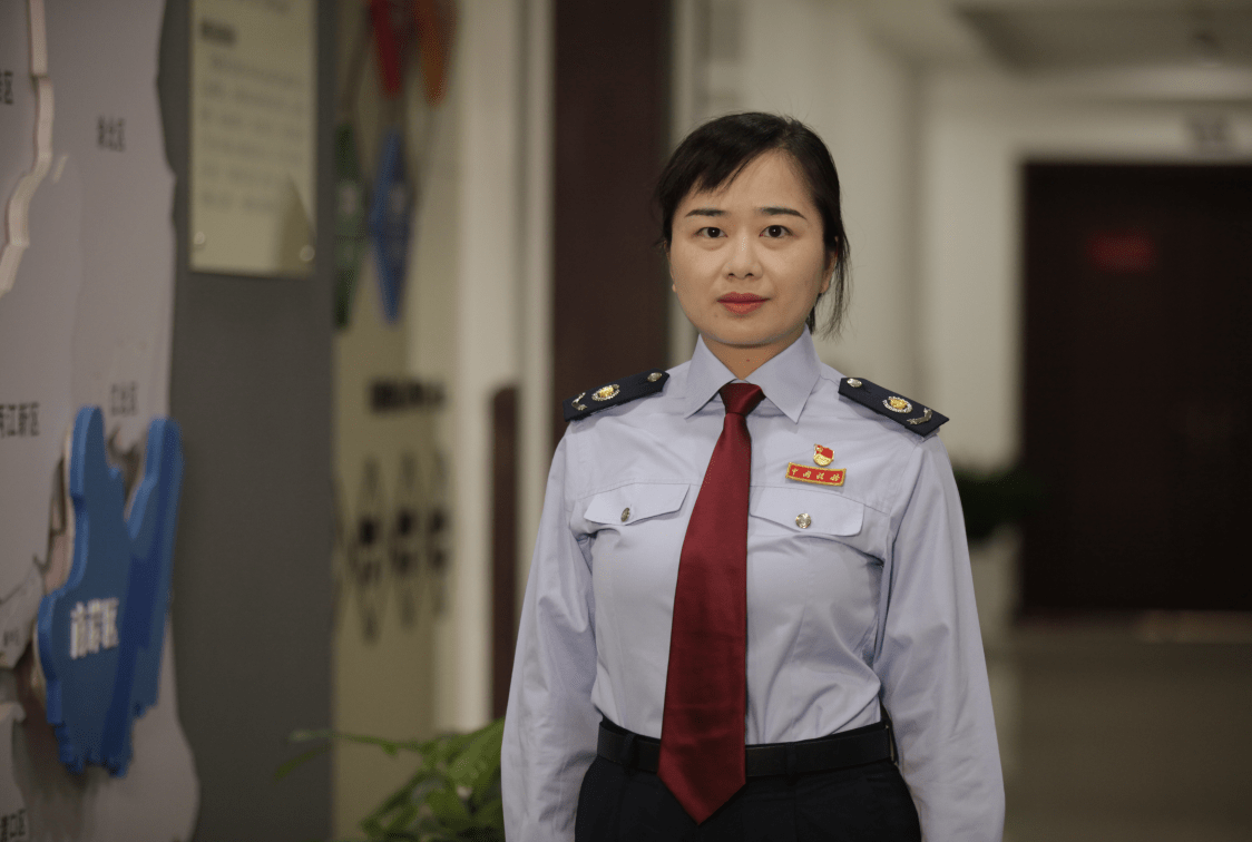 "最美税务人"刘川宇:为民服务的"大白话"专家