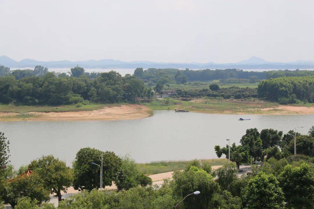 廉江鹤地水库"喊渴",水位二三十年来最低,抗旱进行中!