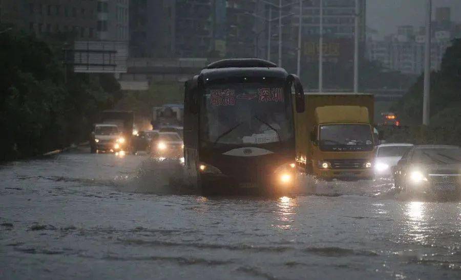 67关于郑州,我们知道的不多_暴雨