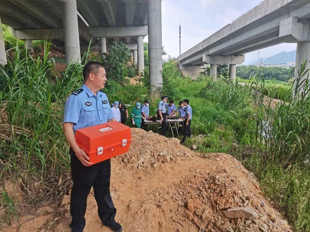 陶某某7天没进食挑战野外生存在肇庆北岭山遇险求救幸亏警察给力