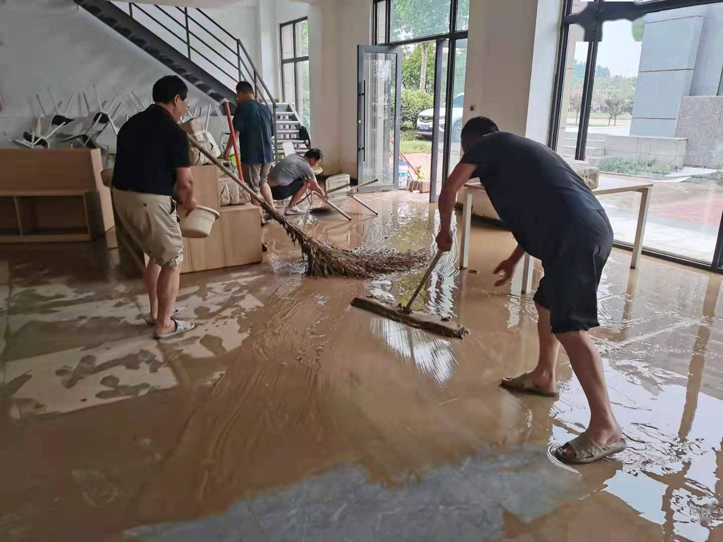 河南暴雨里,图书行业的抢险历程_仓库