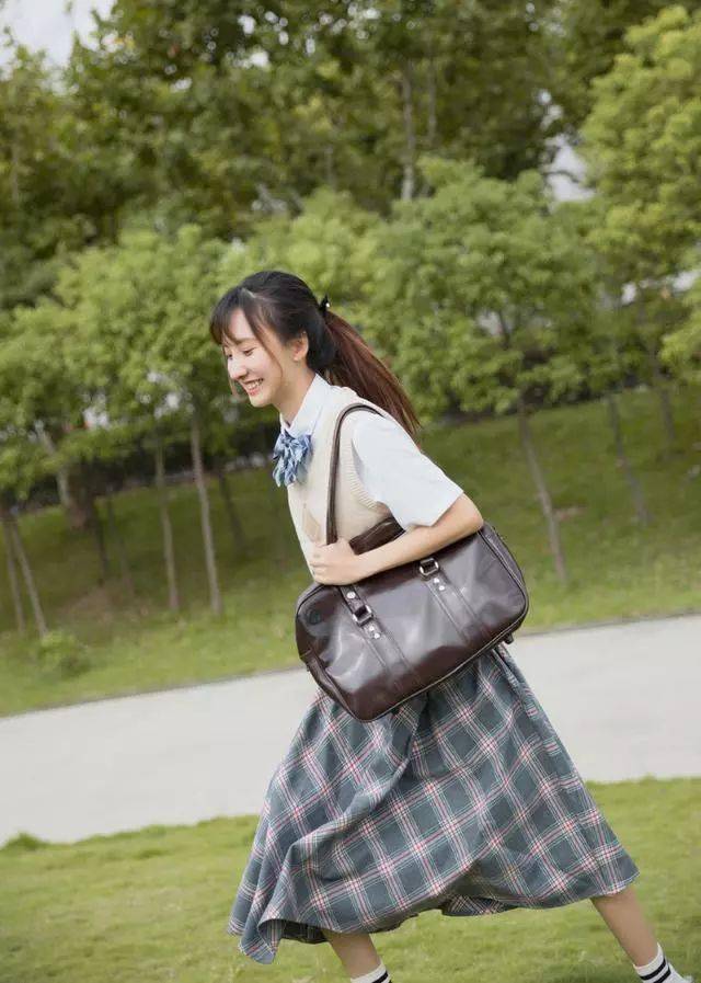 怎么拍出女神照?摄影师:告诉你九个拍照姿势,简单实用