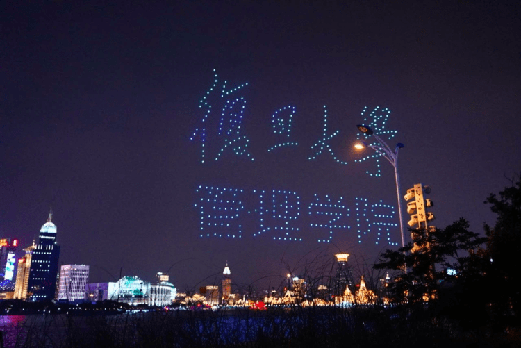东京奥运会的黑科技1824架无人机灯光秀竟比不了一场求婚仪式