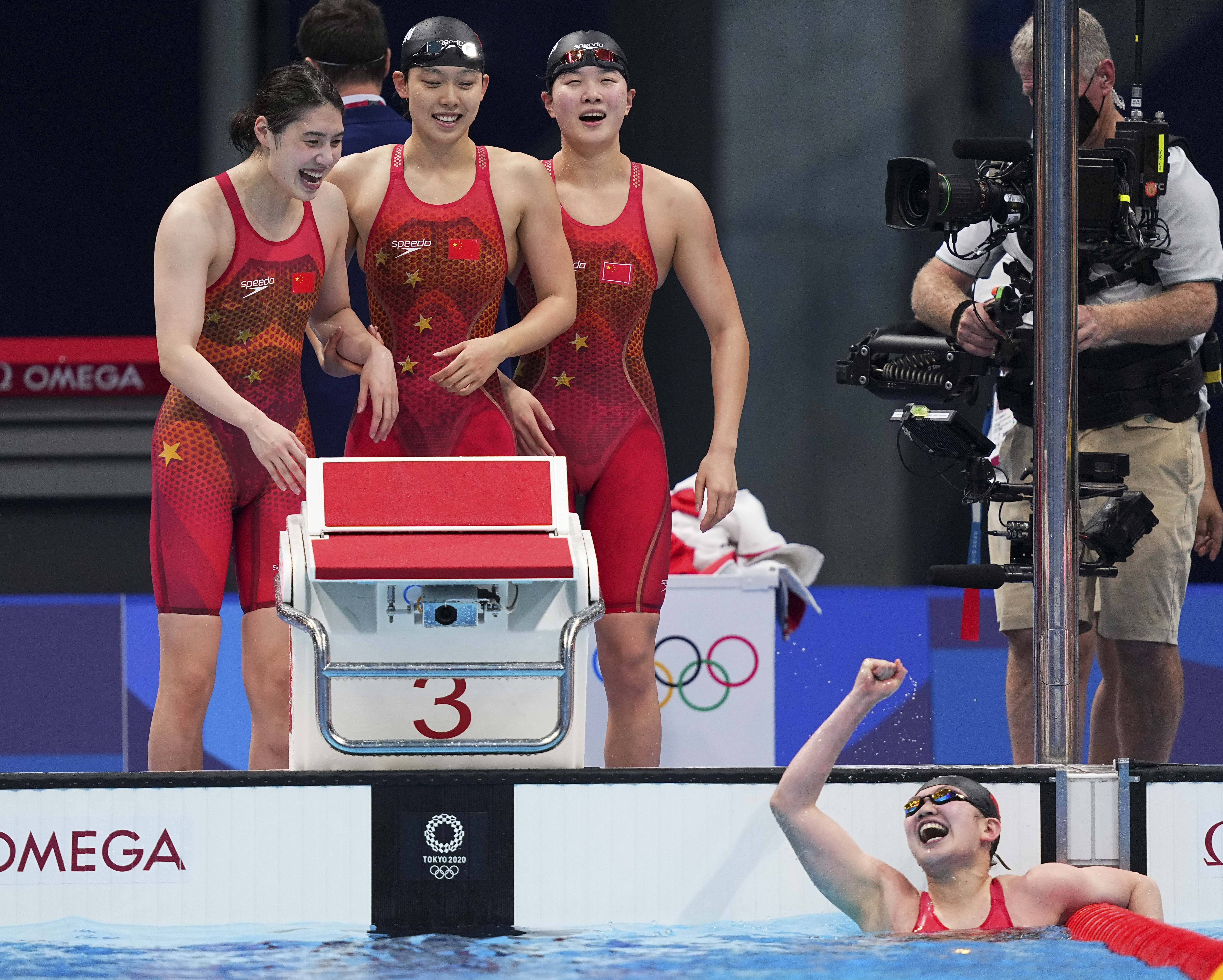 游泳——女子4x200米自由泳接力决赛:中国队打破世界纪录并夺冠