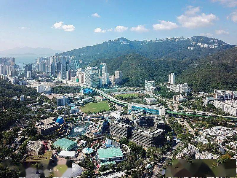 bay)是香港的一个海湾,位于香港岛南部,深水湾以南,中湾及南湾以北,湾