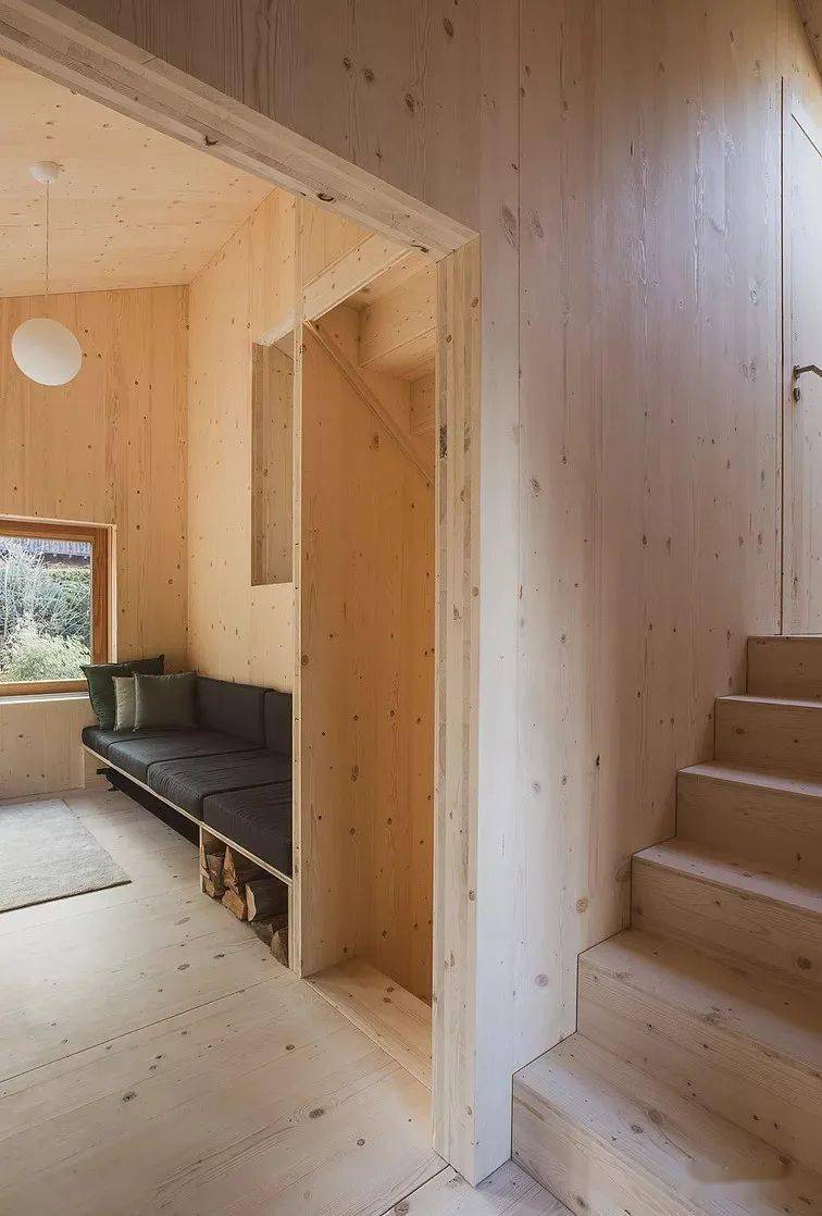 层叠空间,树林中的小木屋 工作室
