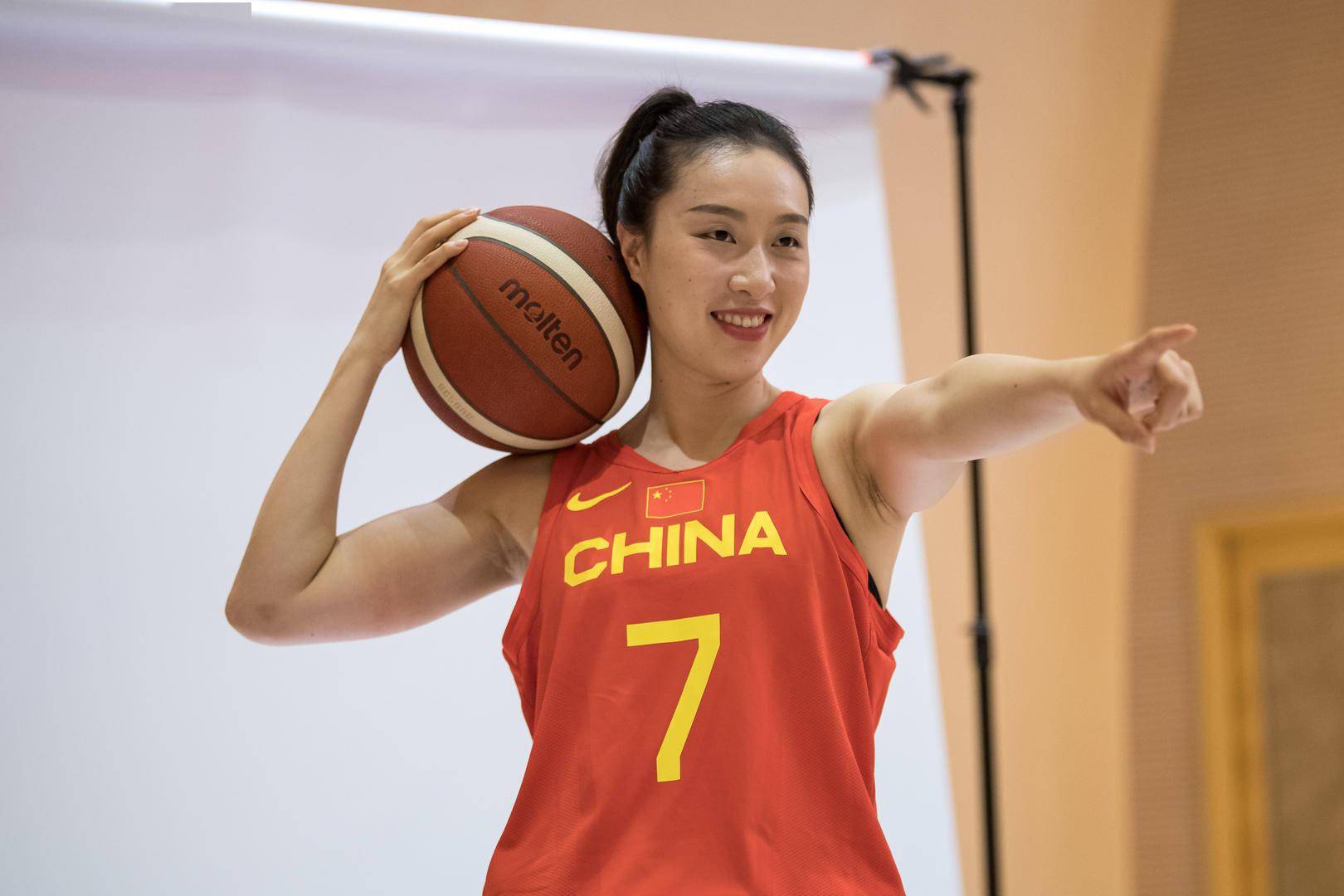 红星专访|中国女篮队长邵婷经纪人:奥运会目标就是站上领奖台!