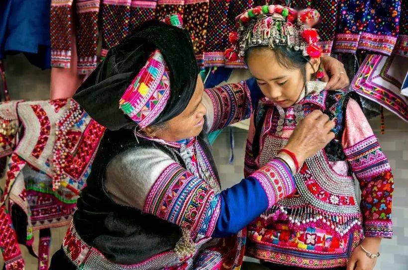 聚居在云南省玉溪市新平彝族傣族自治县高寒冷凉山区的彝族腊鲁支系