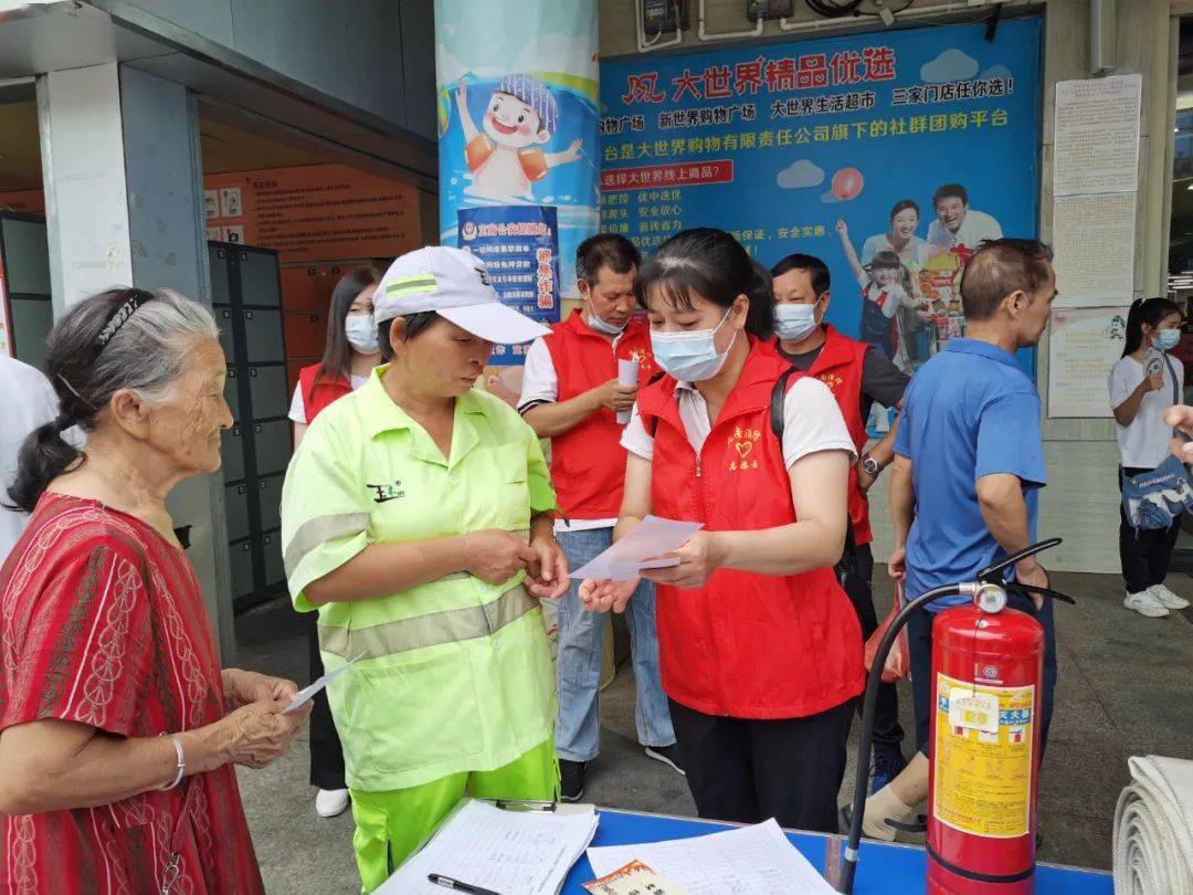 定南县消防志愿者走街串巷开展消防知识宣传活动