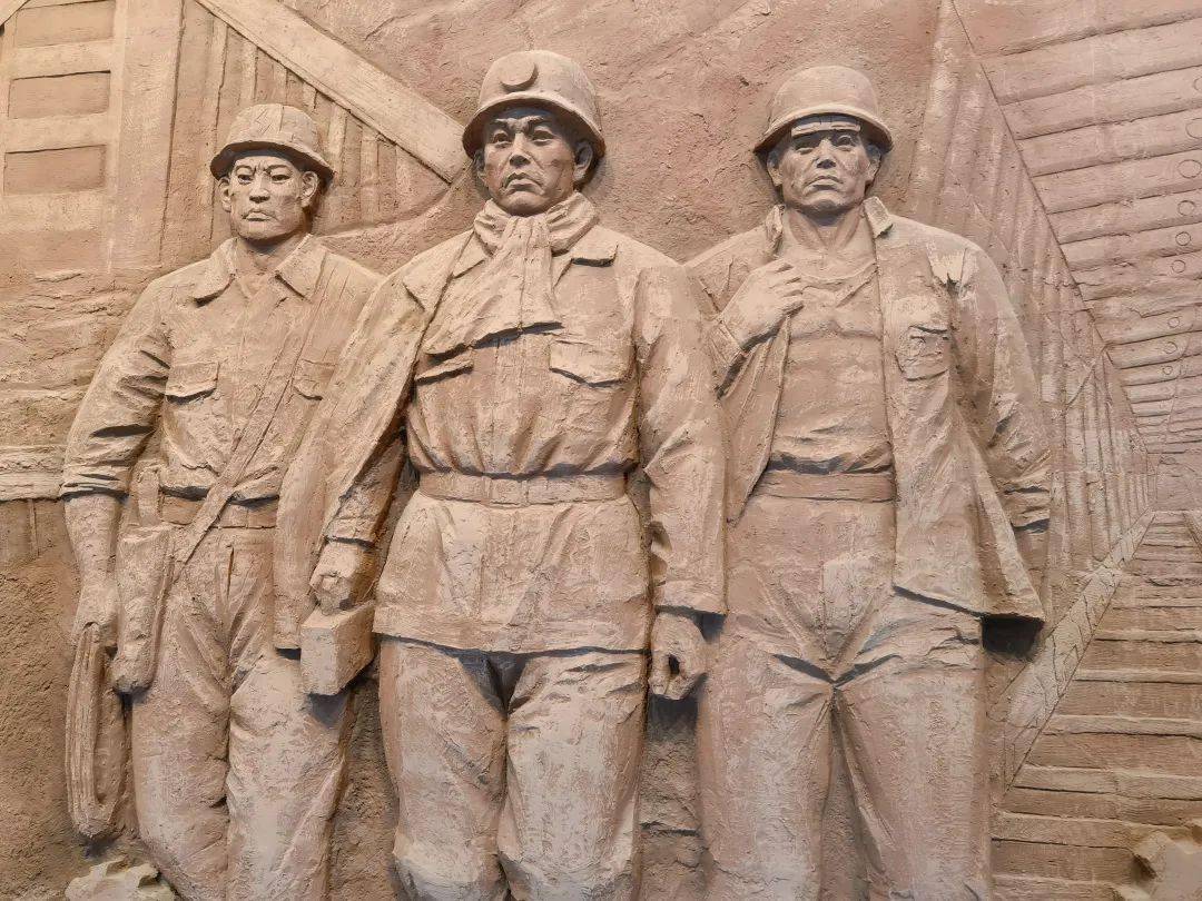博物馆里的大型雕塑,这是当时煤矿,电厂,钢厂工人的代表形象1963年,何