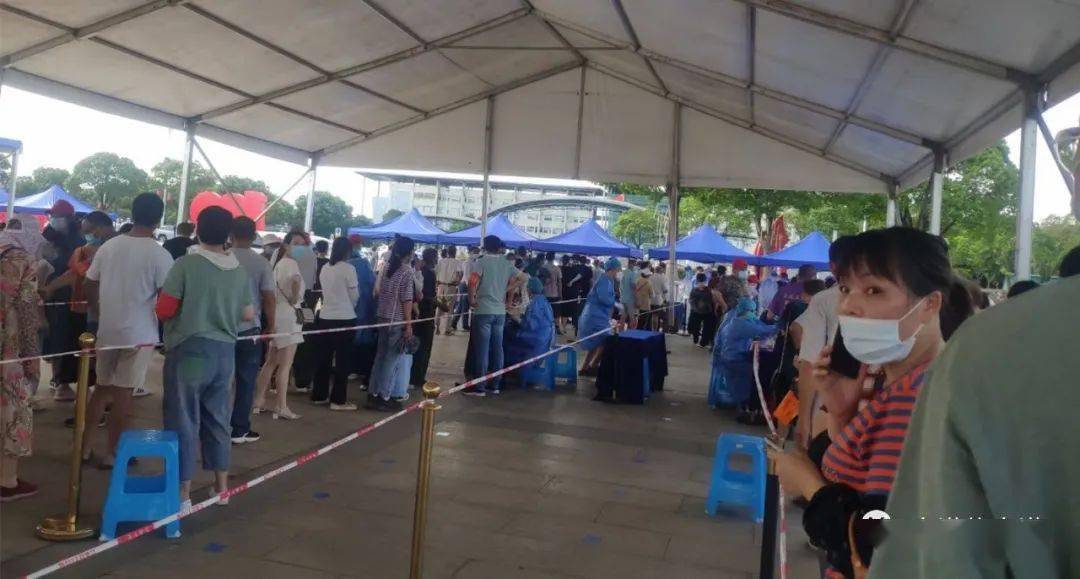 直击人民公园核酸检测现场