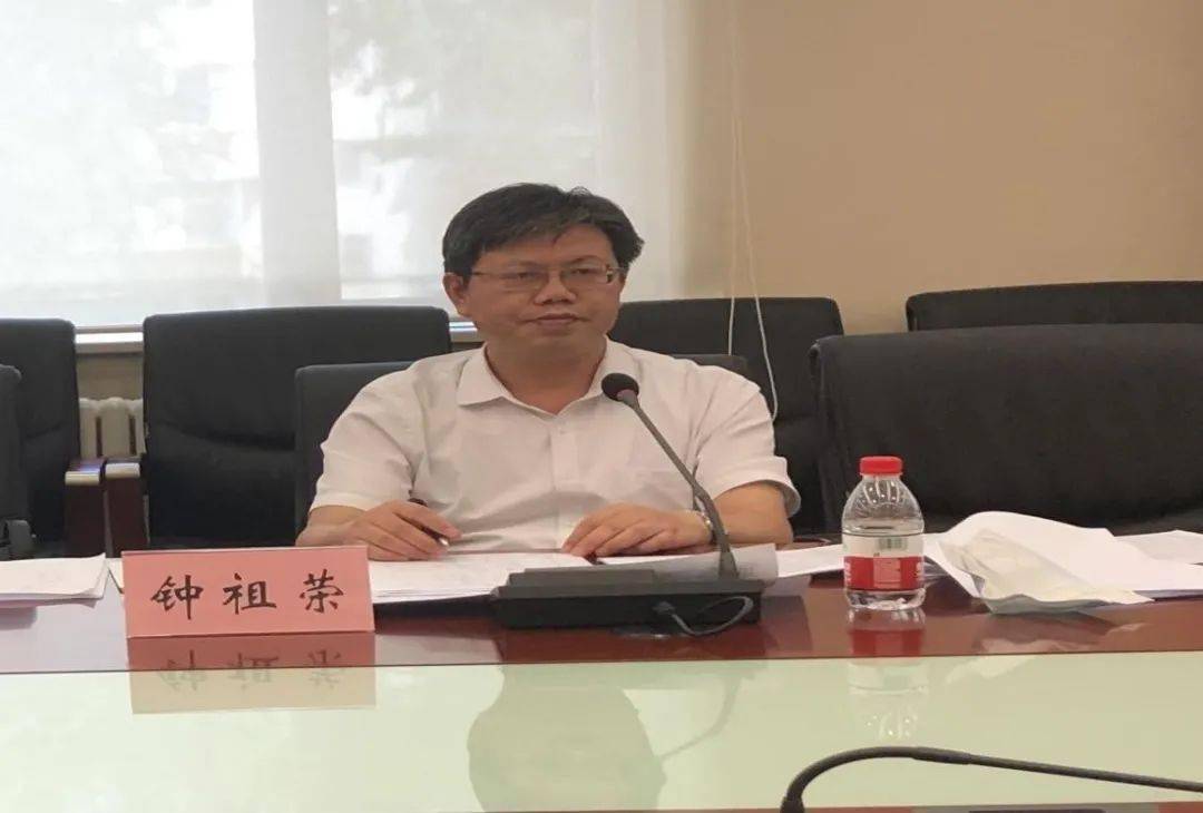 会议由民盟西城区第三届委员会主委钟祖荣主持,民盟北京市委组织部