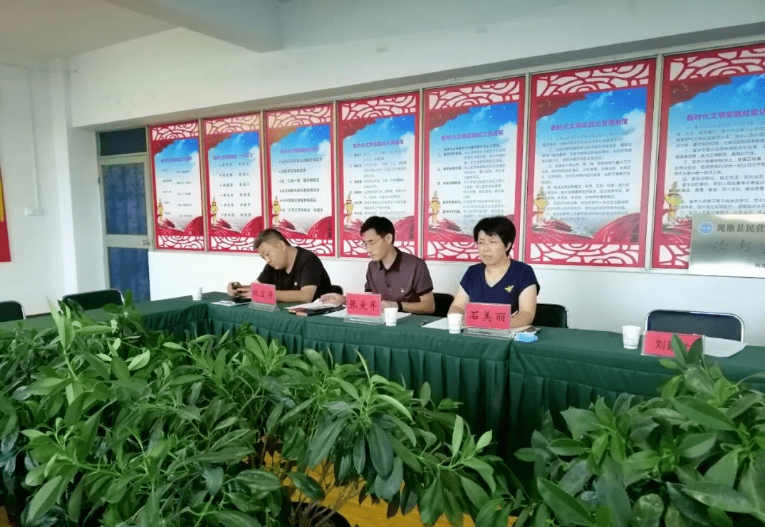 参加学习的有:县人大常委会副主任,工商联主席石美丽,工商联副主席