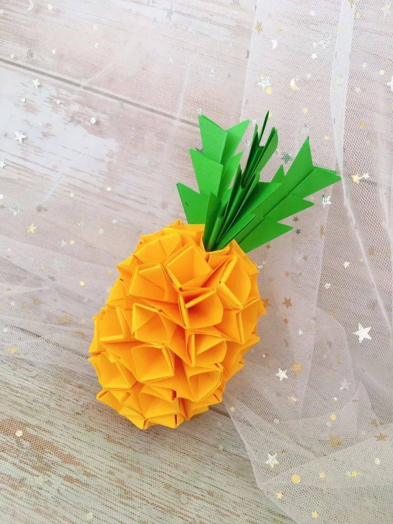 实现我家小朋友想要的菠萝,这次折叠出来的菠萝是立体的,步骤很简单