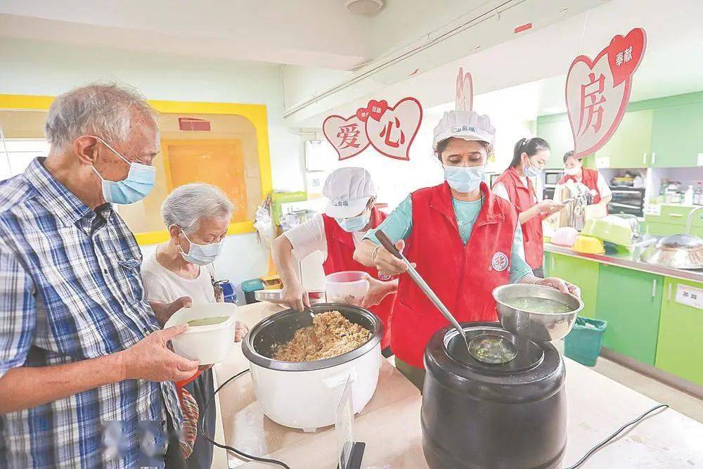 赞!社区"爱心厨房:近邻帮扶让独居老人吃上暖心饭